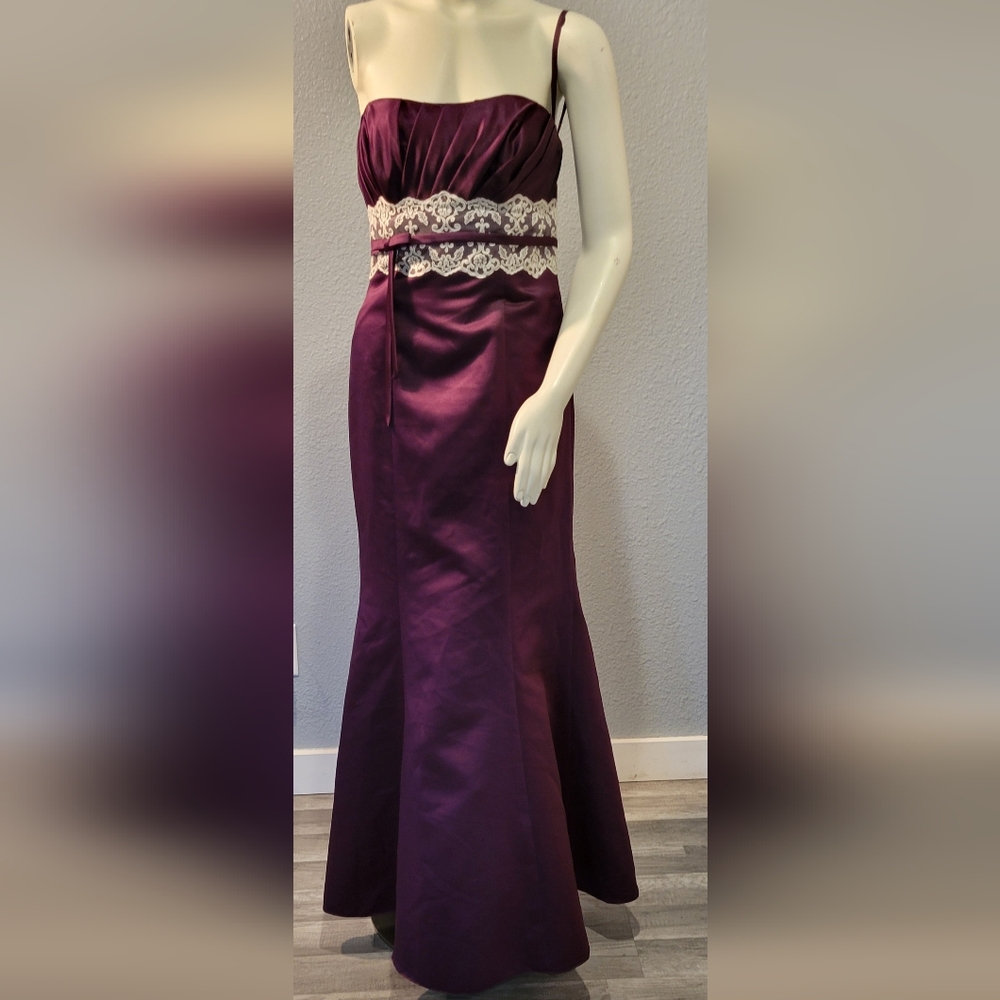 Alexia Designs Amagentta Evening Gown Delicate Lace Detailing In Top Size 12